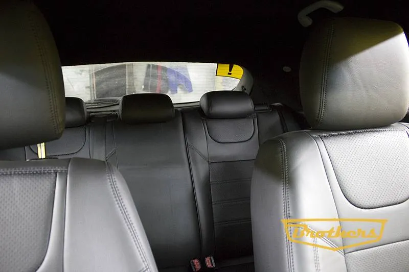Чехлы на Kia ProCeed, серии "Premium" - черная строчка