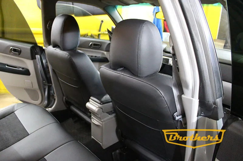 Авточехлы на Субару Форестер 25 с алькантарой - фото сидений (салона автомобиля)