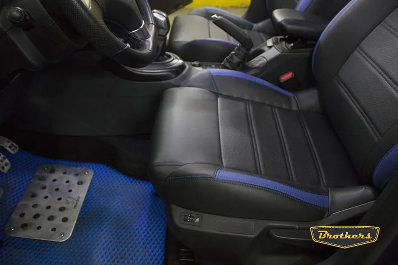 Чехлы на Citroen C4, серии "Premium" - синяя строчка