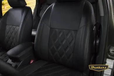 Чехлы на Toyota RAV-4, серии "Premium" с ромбами - коричневая строчка