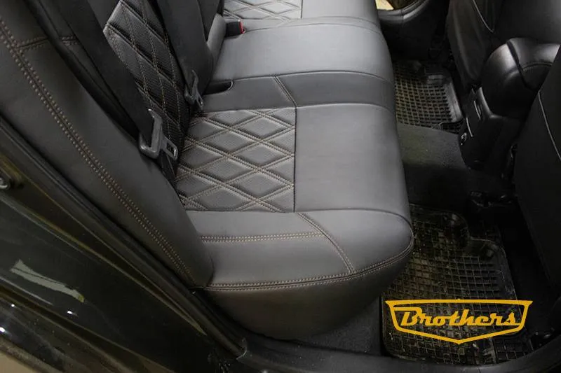 Чехлы на Toyota Avensis 2, серии "Premium" с ромбами - коричневая строчка