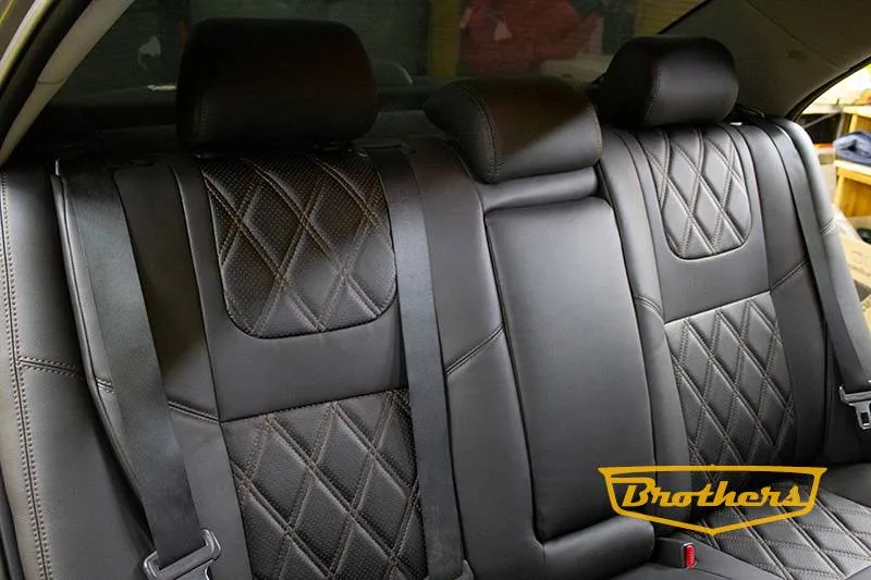 Чехлы на Toyota Avensis 2, серии "Premium" с ромбами - коричневая строчка